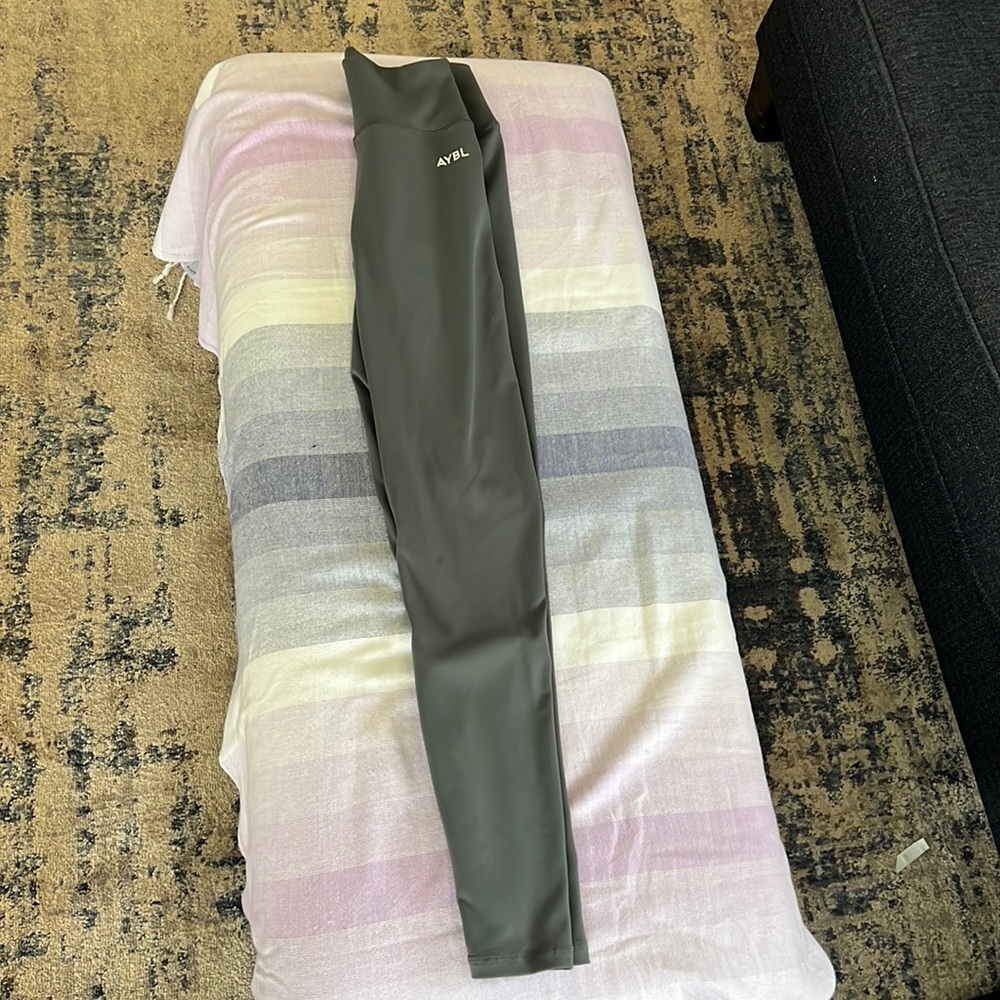 AYBL core leggings